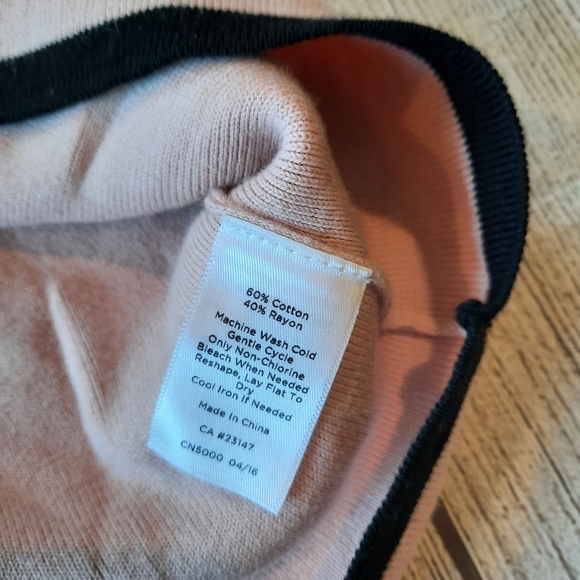 Talbots •Sz 1X• Pink Knit Short Sleeve V-neck Top - Picture 6 of 7